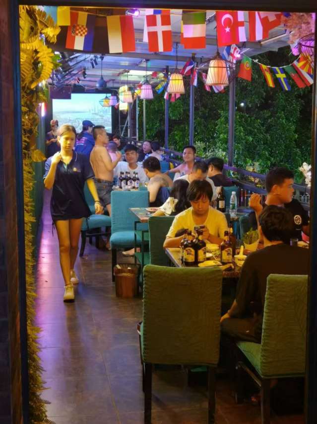 10万低价急转秀英小街繁华路段音乐餐吧
