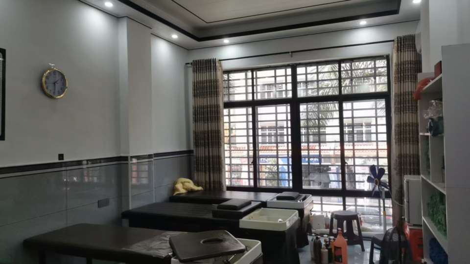 临高县文明中路营业中美容美发店转让